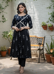 Elegant Black with Floral Print Kurta Set for Women