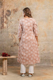 Women's ethnic kurta with round neck and 3/4 sleeves