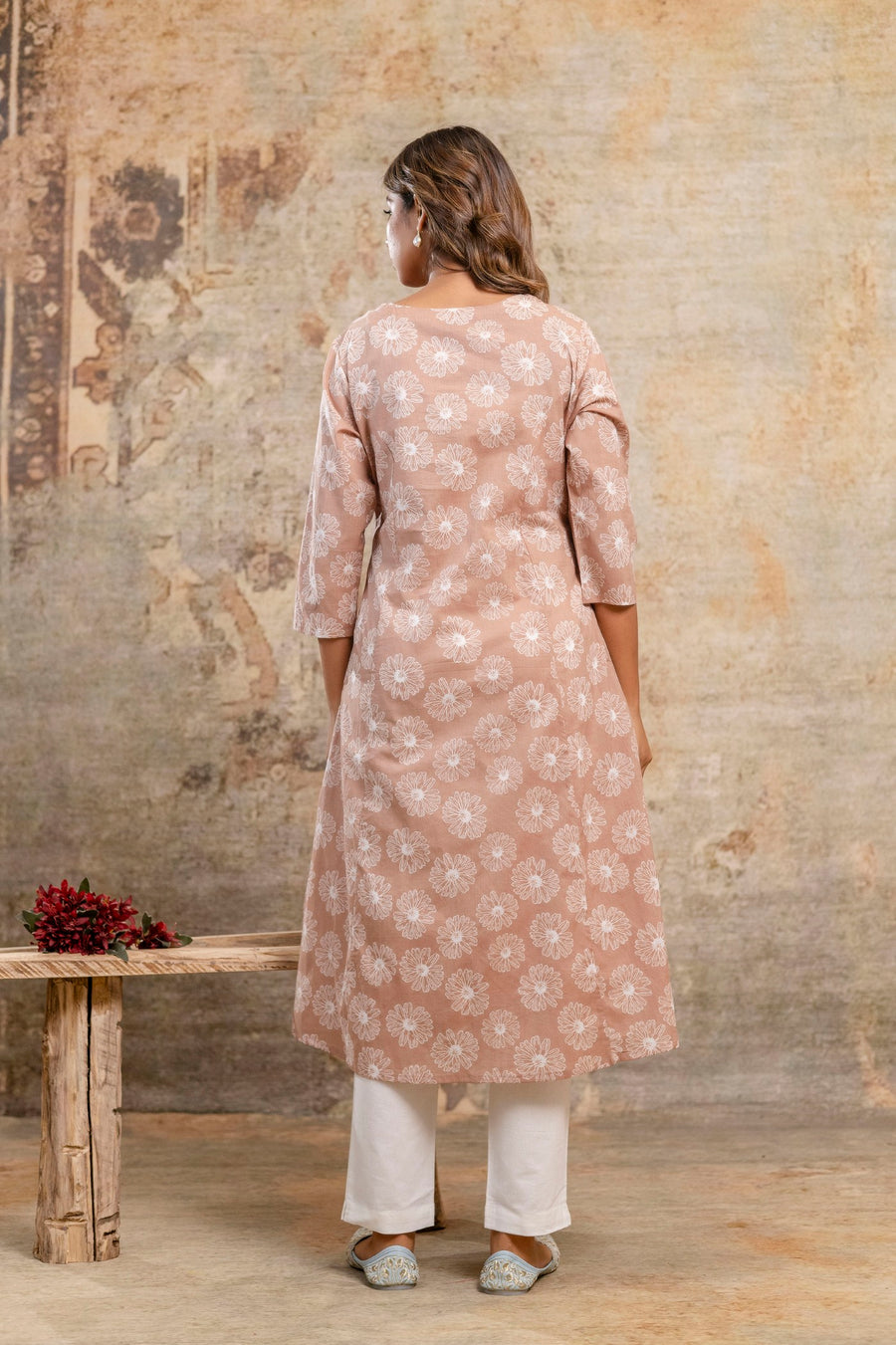 Women's ethnic kurta with round neck and 3/4 sleeves