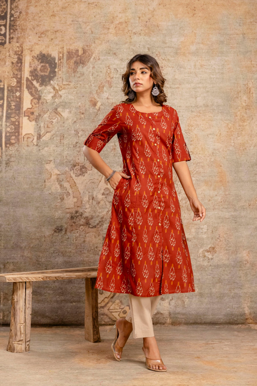 Side pose of pure cotton kurta for women