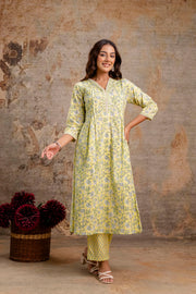 Front view of 2pc kurta set for women