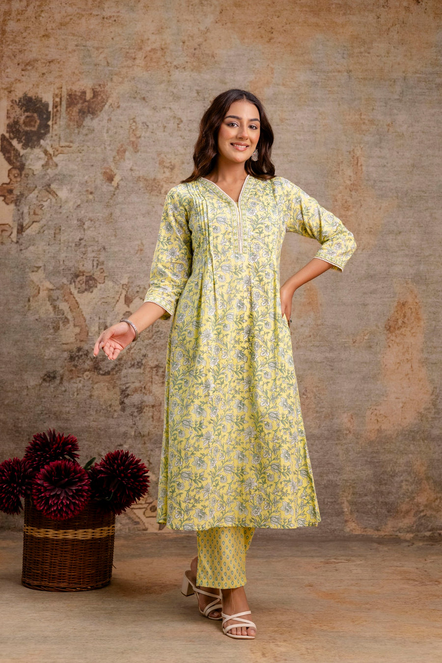 Front view of 2pc kurta set for women