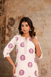 Off-white cotton flex kurta set with lavender motifs