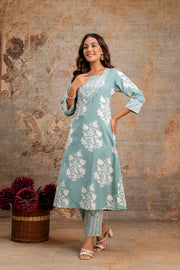 Square neck kurta with printed pants set
