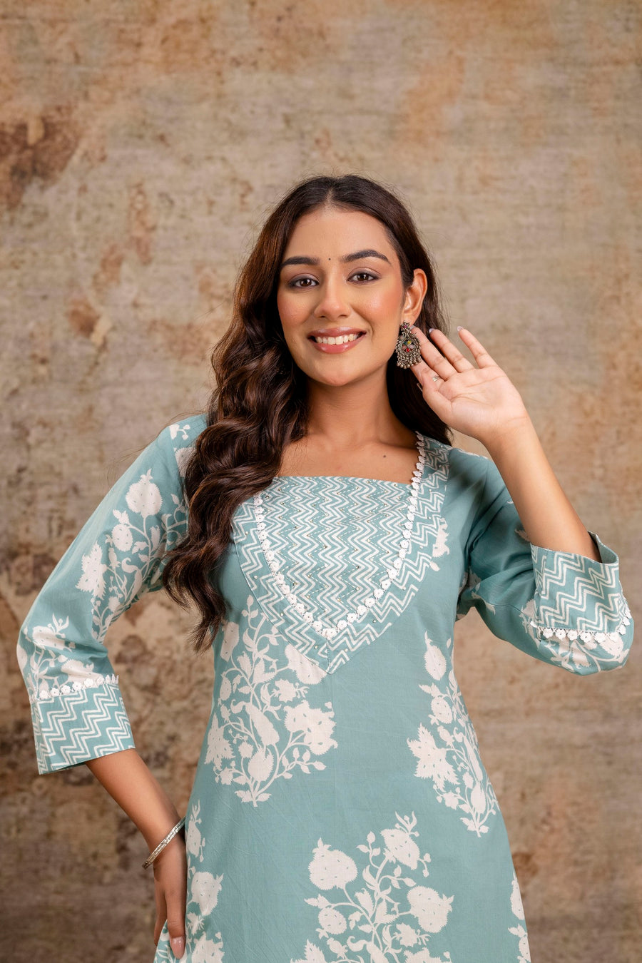 Stylish 2pc kurta set with coordinated pants