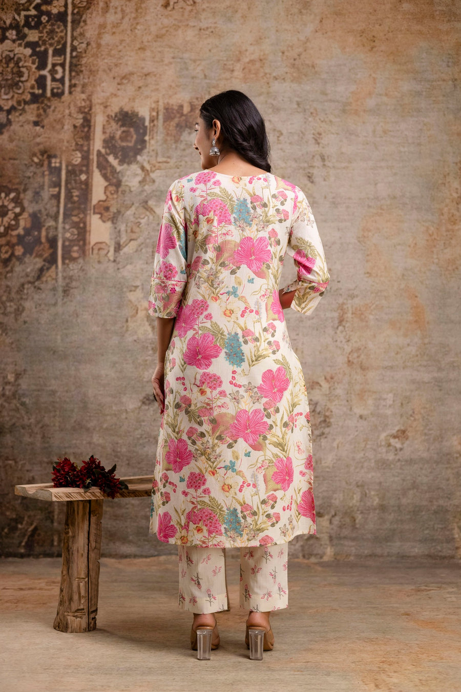 V-neck kurta with vibrant pink floral print