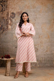 V-neckline cotton kurta for ladies