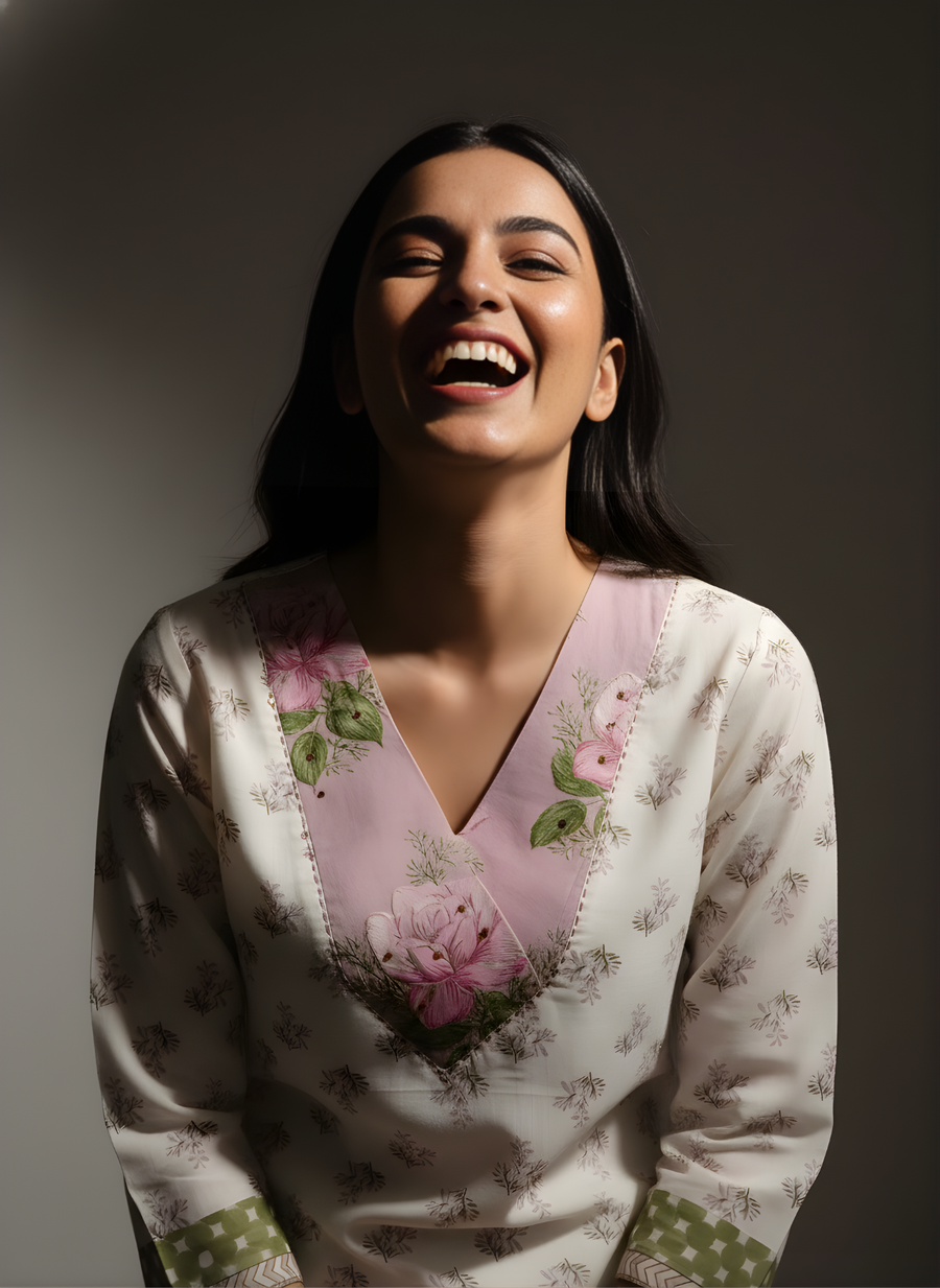 Aaronee Elegant Floral Print Kurta in Cream