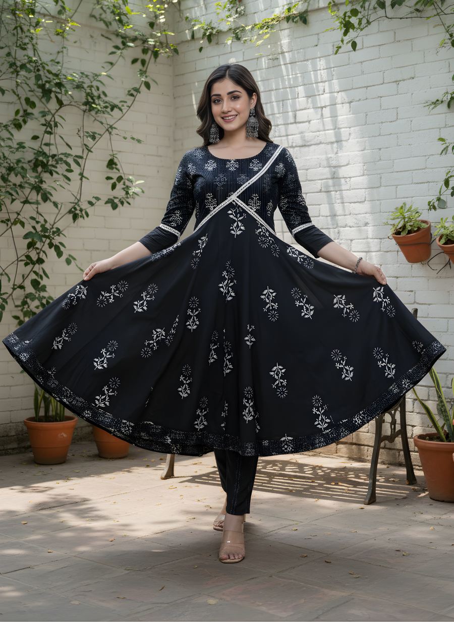 Elegant Black with Floral Print Kurta Set for Women