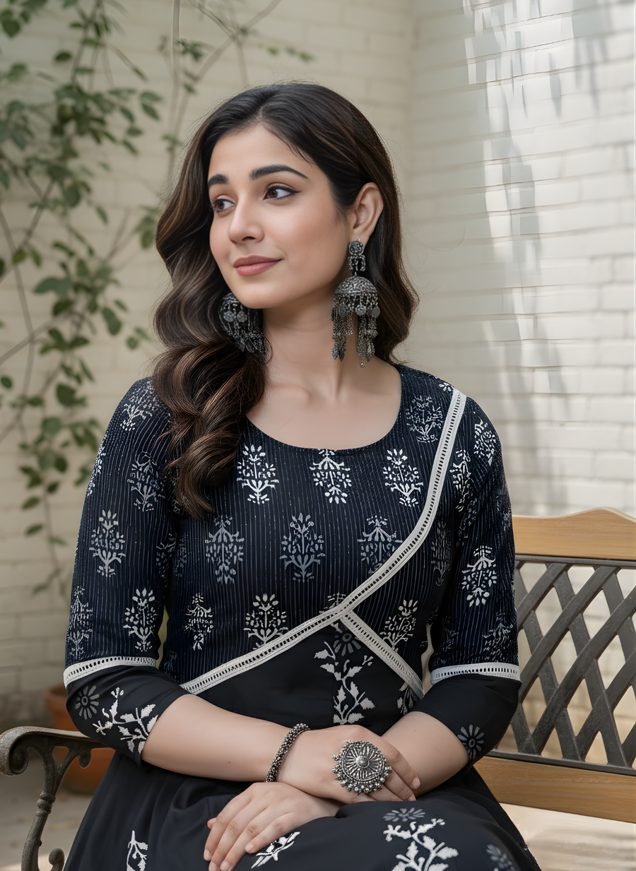 Elegant Black with Floral Print Kurta Set for Women