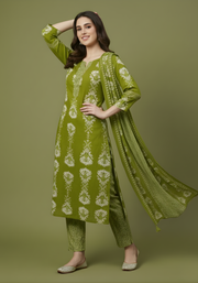 Aaronee women’s green cotton kurta set