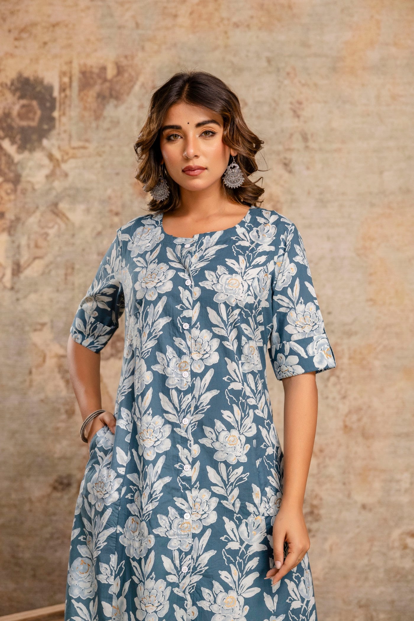 Ethnic wear kurti in blue floral print with white pants