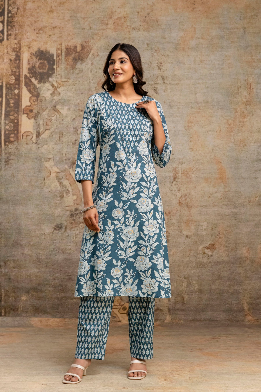 Aaronee hand-embroidered yoke kurta