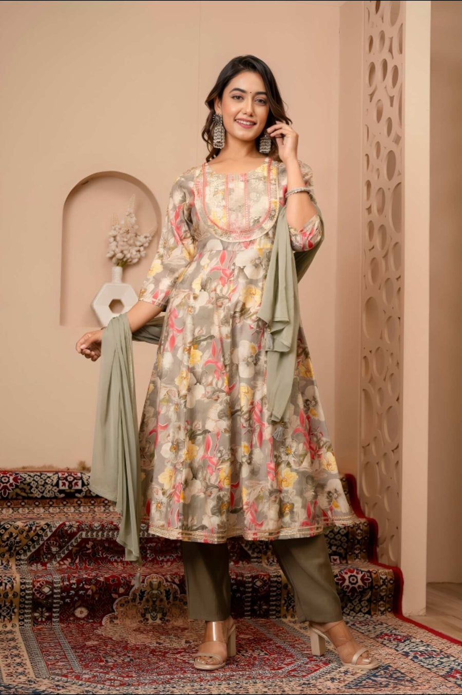 Anarkali Kurta Set - Elegant Ethnic Wear Online | Aaronee