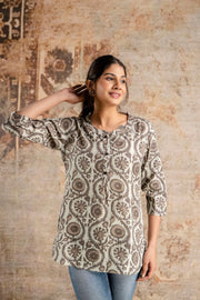 Chic Paisley Brown Top for Modern Fashion