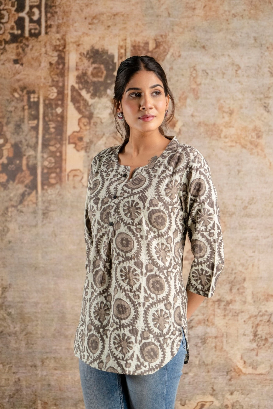 Chic Paisley Brown Top for Modern Fashion