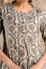 Chic Paisley Brown Top for Modern Fashion