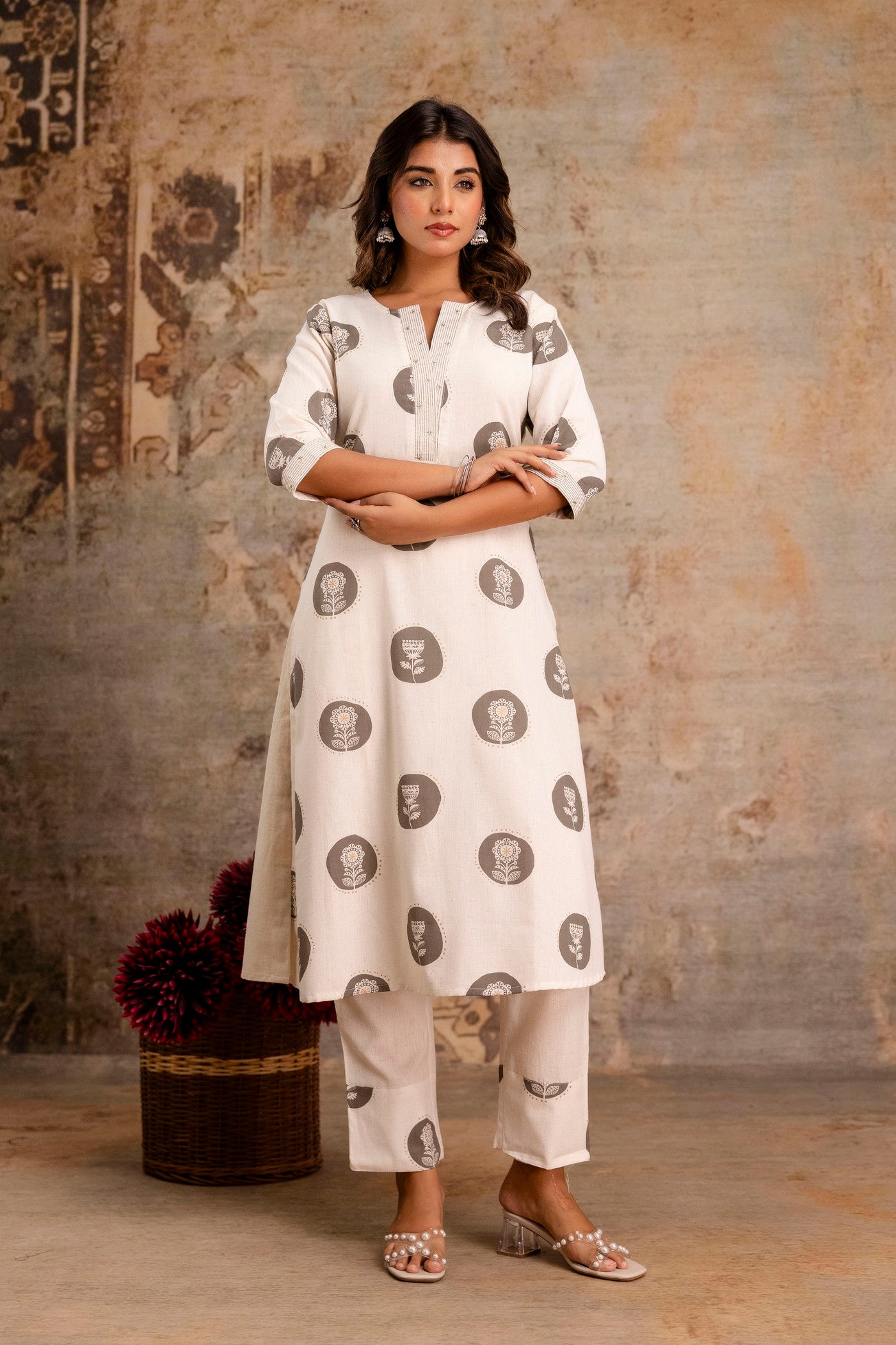 Aaronee off-white grey floral kurta set for women
