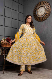 Exquisite Yellow and White Floral Anarkali Set with Dupatta