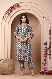 Stylish Zigzag Kurti with Floral Pants - Comfortable & Chic