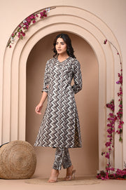 Stylish Zigzag Kurti with Floral Pants - Comfortable & Chic