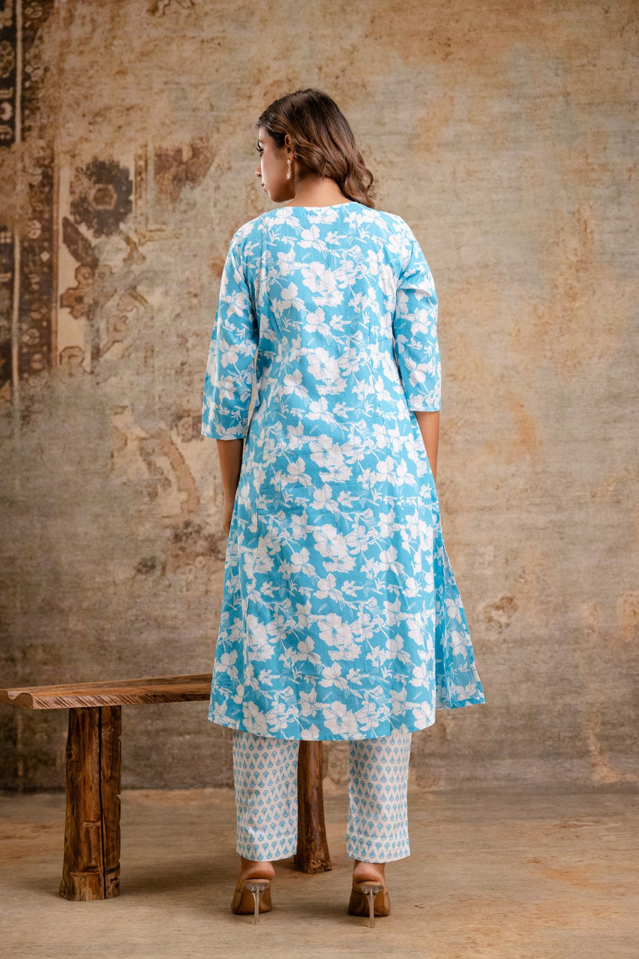 Elegant ethnic wear for women – blue kurta pant combo