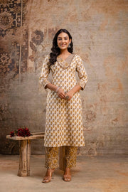 Festive ethnic outfit for women in pure cotton