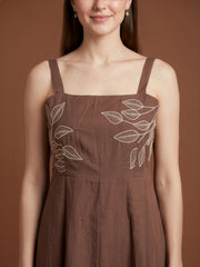 Brown sleeveless cotton midi dress with leaf embroidery