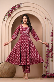 Embrace Style with Aaronee Floral Printed Cotton Kurti with Pant Dupatta Set