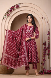 Embrace Style with Aaronee Floral Printed Cotton Kurti with Pant Dupatta Set