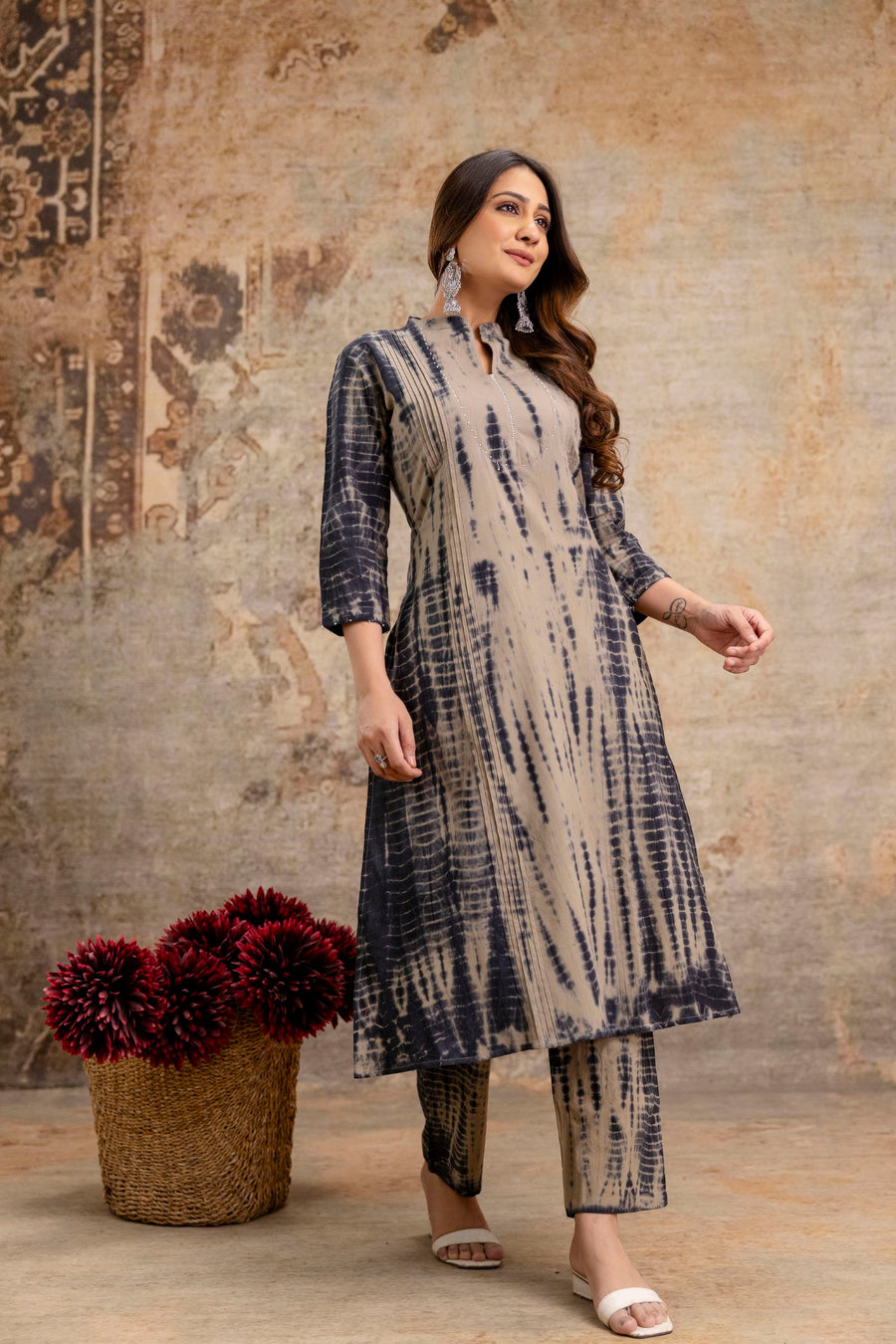 Aaronee Women’s Straight Fit Kurti Set