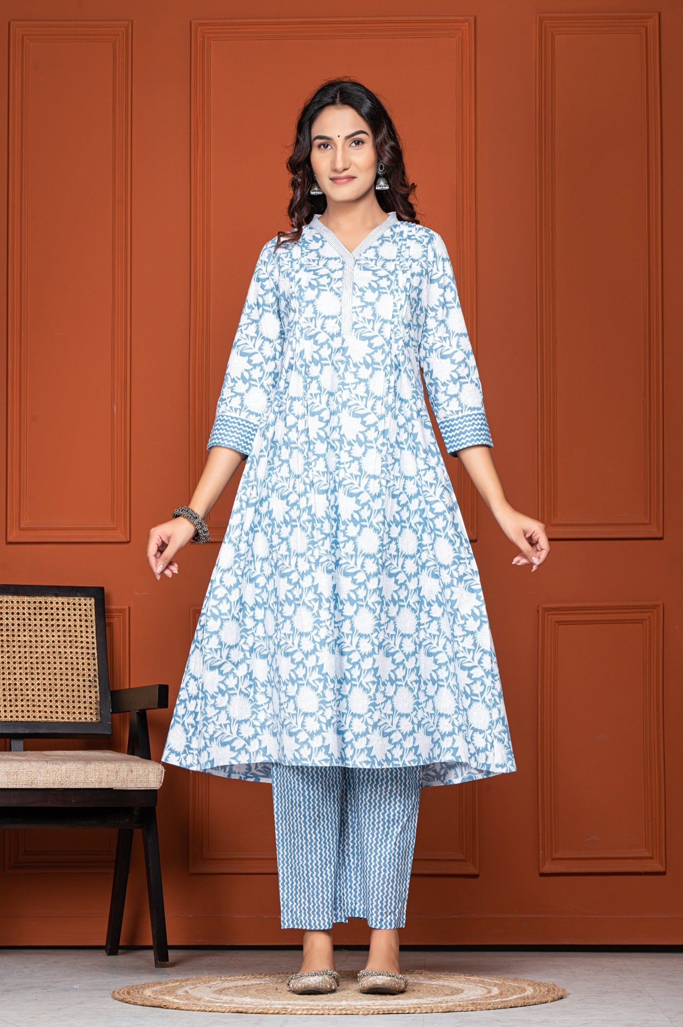 Abstract Print Kurta and Pant Set Cultural Charm in Pure Cotton.
