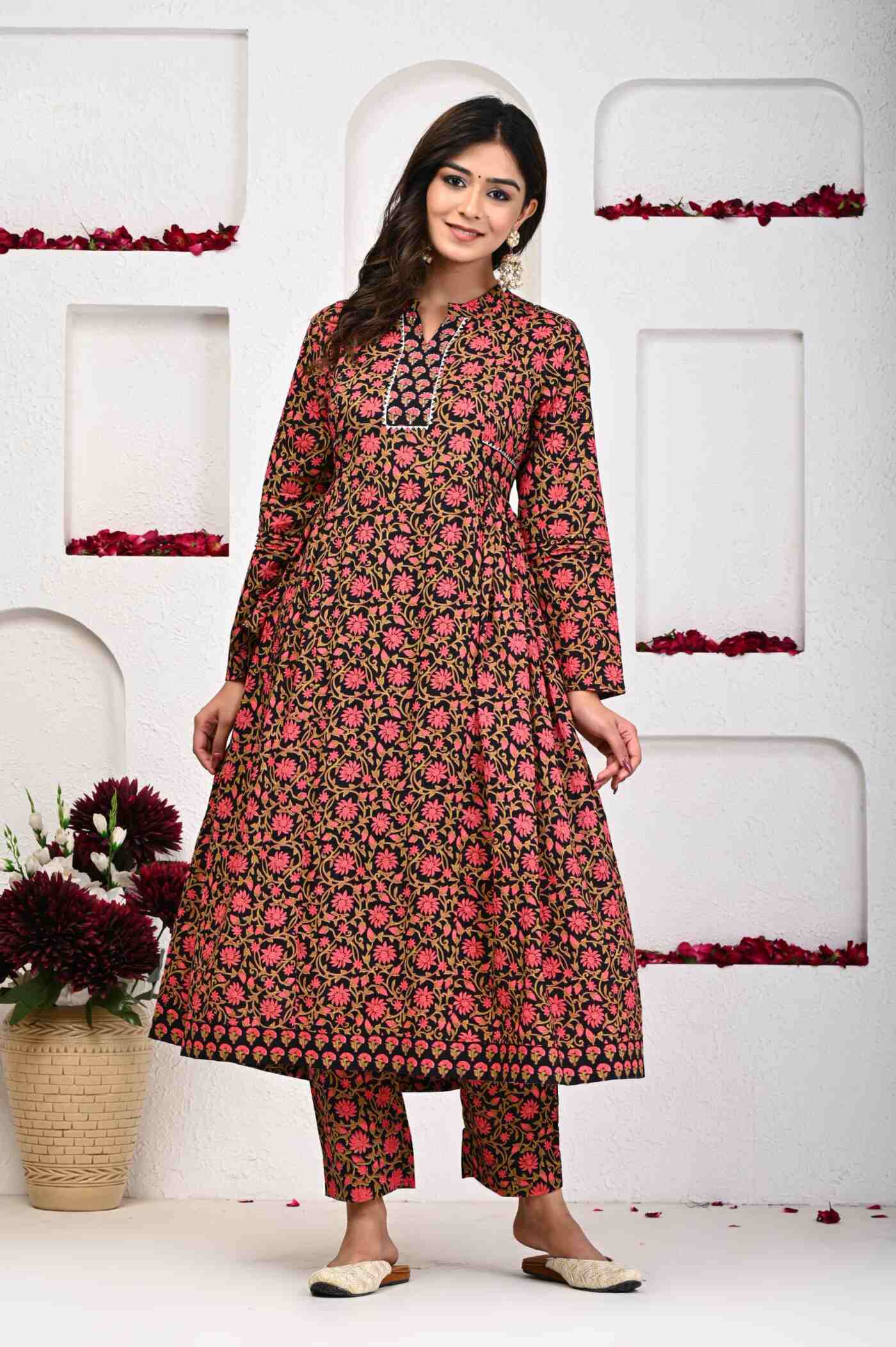 Handcrafted Kurti Set with Elegant Hand Work: Timeless Style