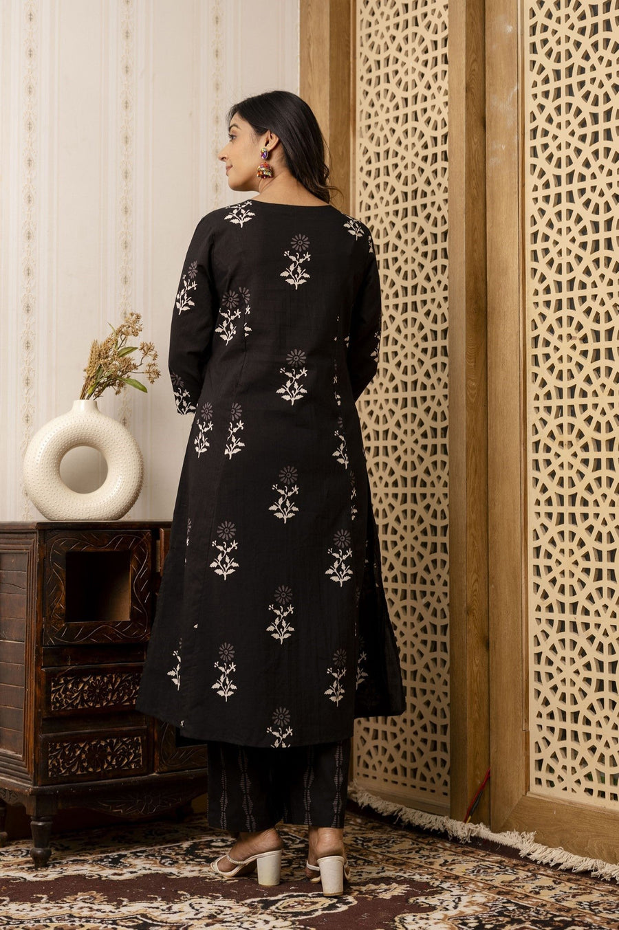 Elegant Black Floral Kurta Set