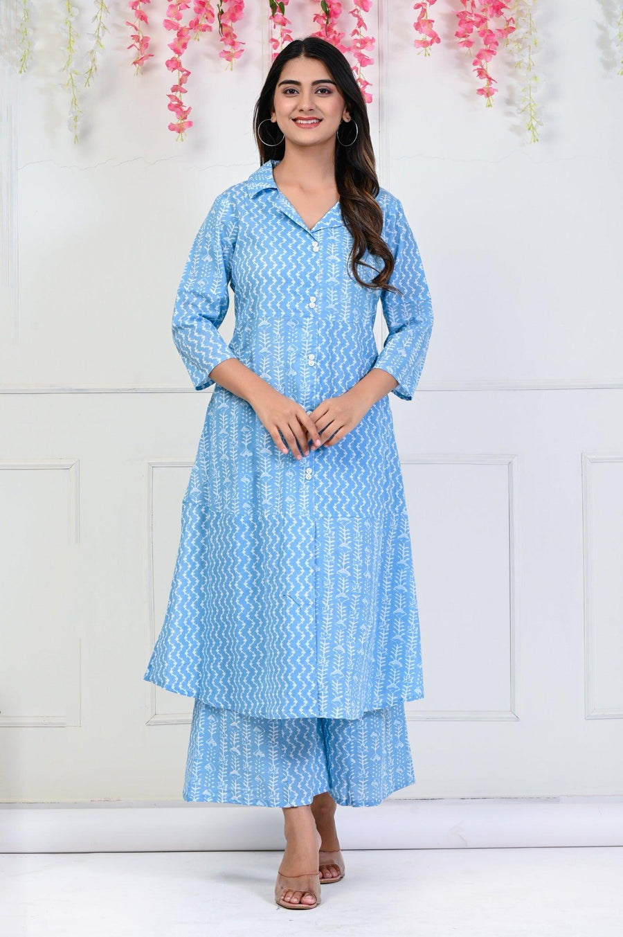 Discover Elegance with Aaronee rearmost Print Kurti Pant Set