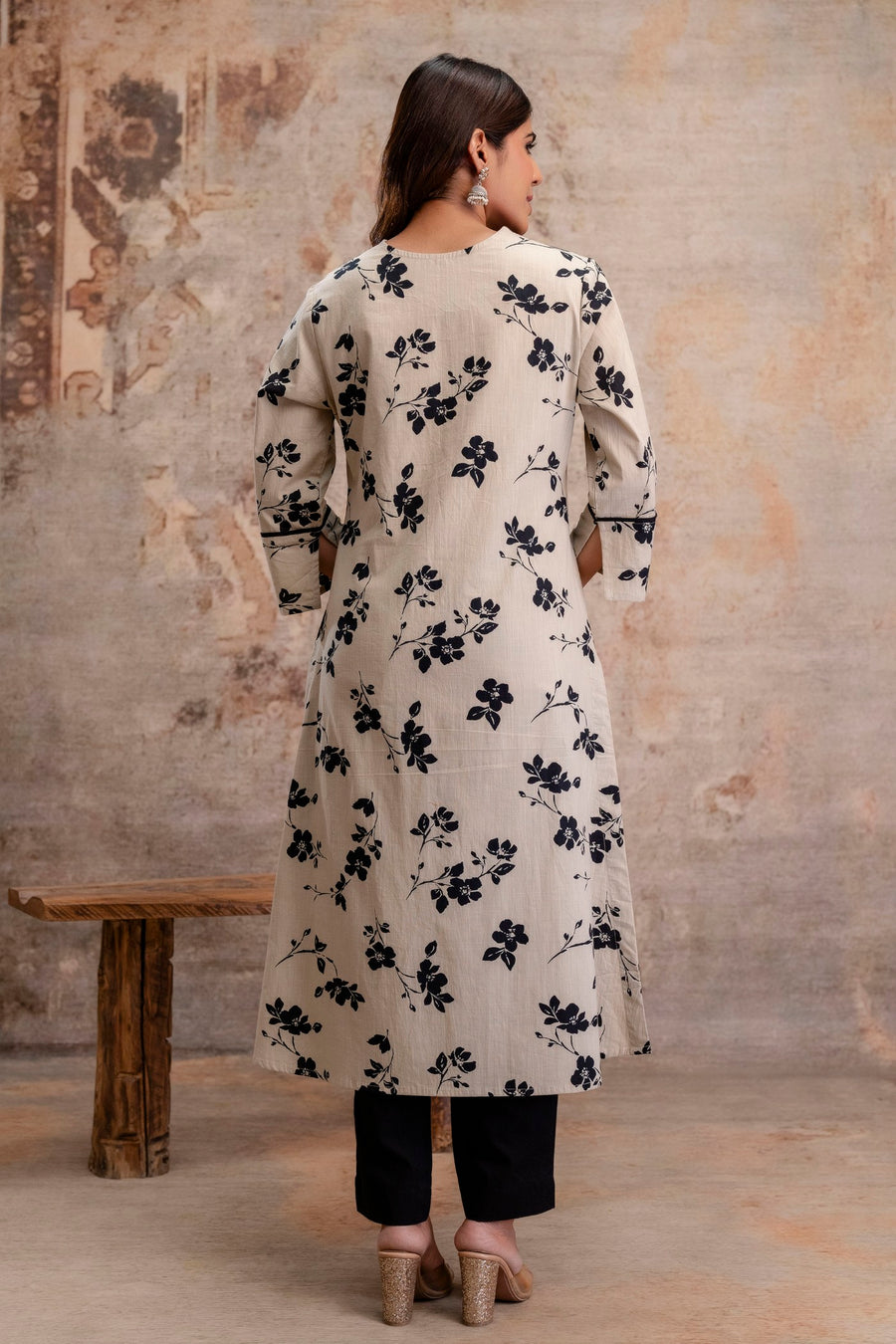 Pearl work neckline kurta in cotton fabric