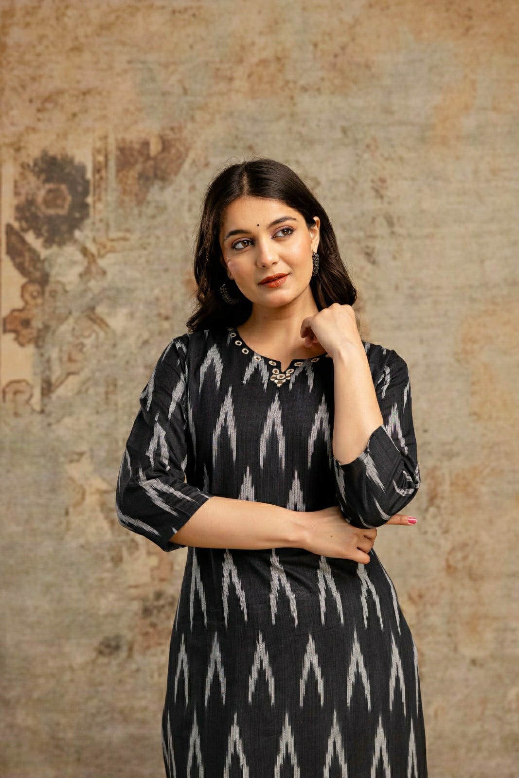 Pure cotton kurta set with mirror neckline