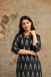 Pure cotton kurta set with mirror neckline