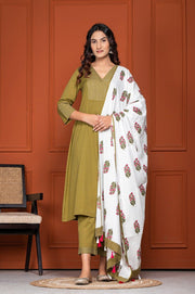 Experience Fineness with Aaronee Katha Embroidered A-Line Dupatta Set