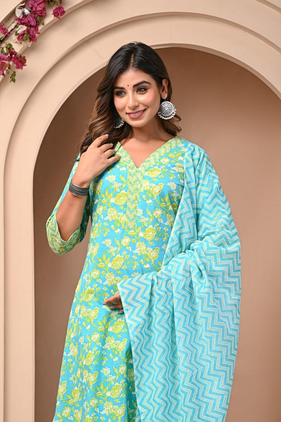 Discover Aaronee's Straight Kurta Pant & Dupatta Set