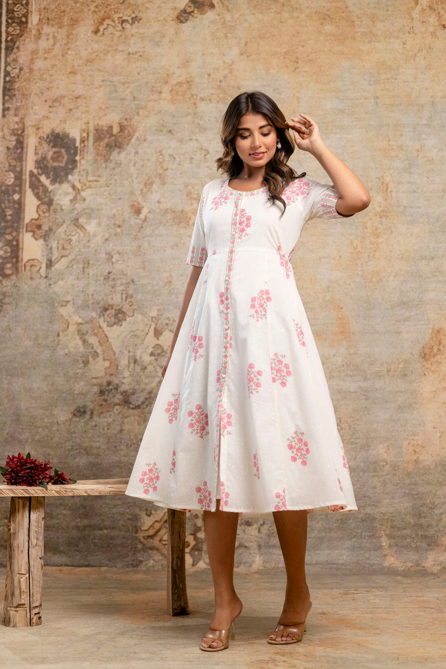 V-neck cotton dress with pink flowers